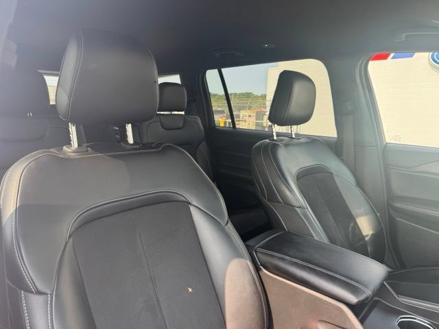 Used 2023 Jeep Grand Cherokee L Laredo AWD/4WD image 34