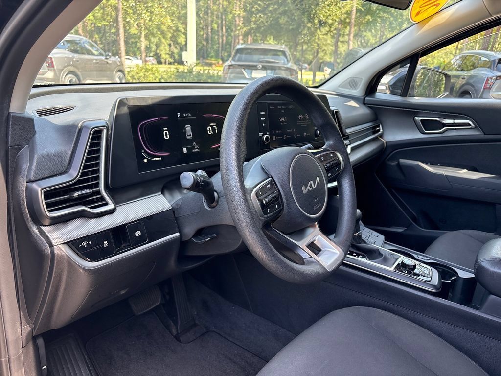 Used 2023 Kia Sportage LX FWD image 5