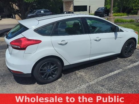 Used 2017 Ford Focus SE FWD image 4