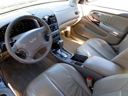 Used 2001 INFINITI I30 w/ (B03) Touring Sport Pkg image 4