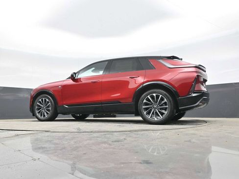 New 2025 Cadillac Lyriq Sport image 39