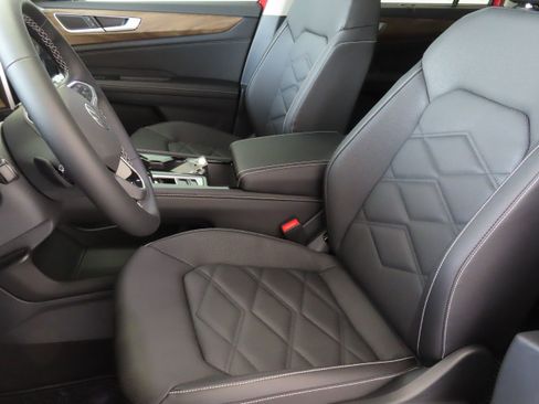 New 2025 Volkswagen Atlas SE image 12