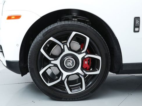 Used 2023 Rolls-Royce Cullinan Black Badge w/ Dark Exterior Package image 47