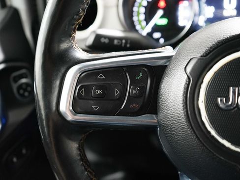 Used 2023 Jeep Wrangler Unlimited Sahara AWD/4WD image 14