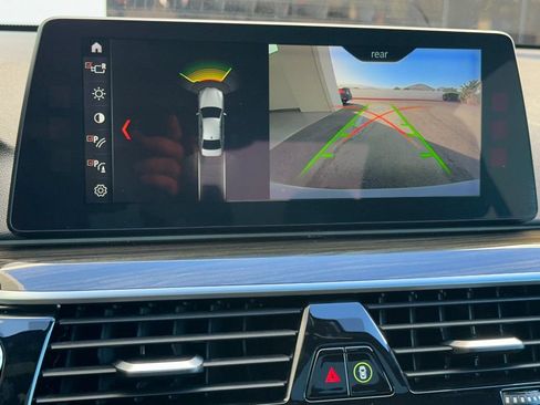 Used 2018 BMW 530i RWD image 21