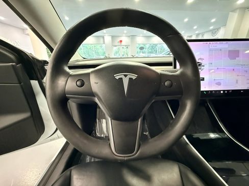 Used 2019 Tesla Model 3 Standard Range RWD image 18