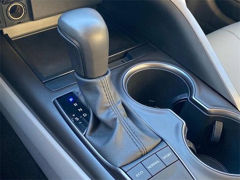 Used 2023 Toyota Camry SE image 27