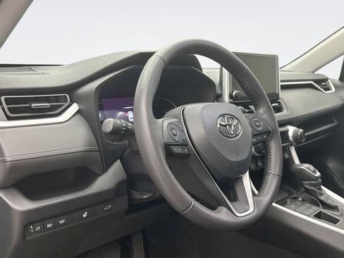 Used 2023 Toyota RAV4 XLE Premium image 7