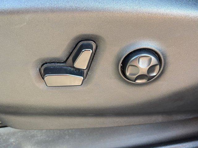 Used 2025 Chrysler Pacifica Select FWD image 31