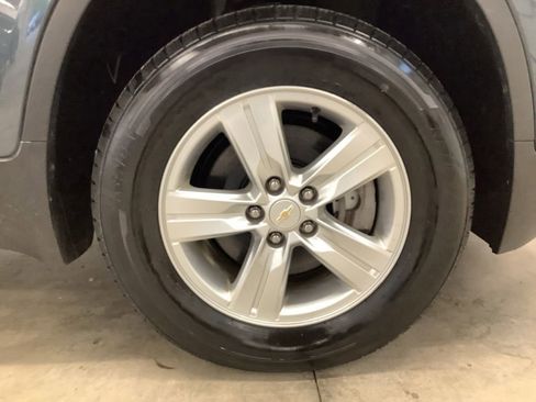 Used 2022 Chevrolet Trax LS w/ Tint and Cruise Package AWD/4WD image 27