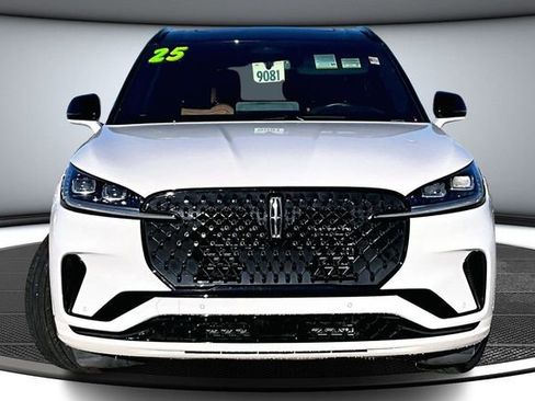 Used 2025 Lincoln Aviator Black Label w/ Black Label Special Edition image 2