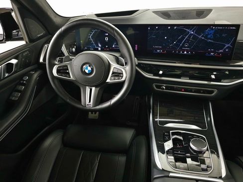 Used 2025 BMW X7 M60i image 22