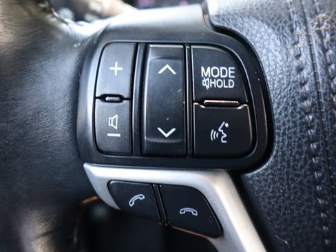 Used 2018 Toyota Highlander Plus AWD/4WD image 31