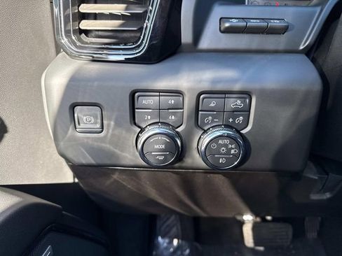Used 2024 GMC Sierra 2500 AT4 w/ Technology Package image 29
