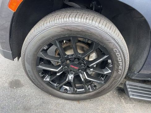 Used 2022 GMC Yukon XL Denali w/ Advanced Technology Package image 2