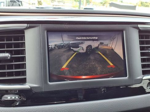 Used 2023 Chrysler Voyager LX FWD image 9