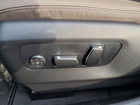 New 2026 BMW 550e xDrive w/ Premium Package image 22