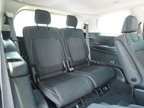 Certified 2023 Jeep Grand Cherokee L Laredo AWD/4WD image 33