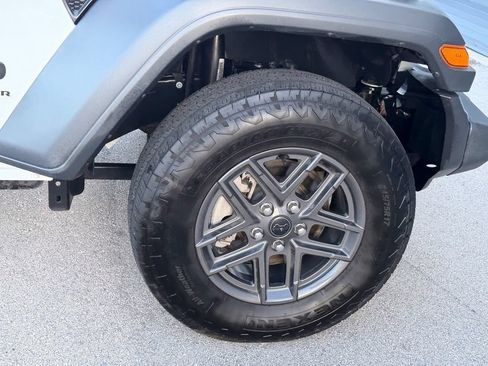 Used 2025 Jeep Wrangler Unlimited Sport AWD/4WD image 9