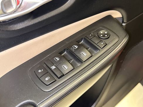 Used 2016 Jeep Cherokee Limited w/ Luxury Group FWD image 20