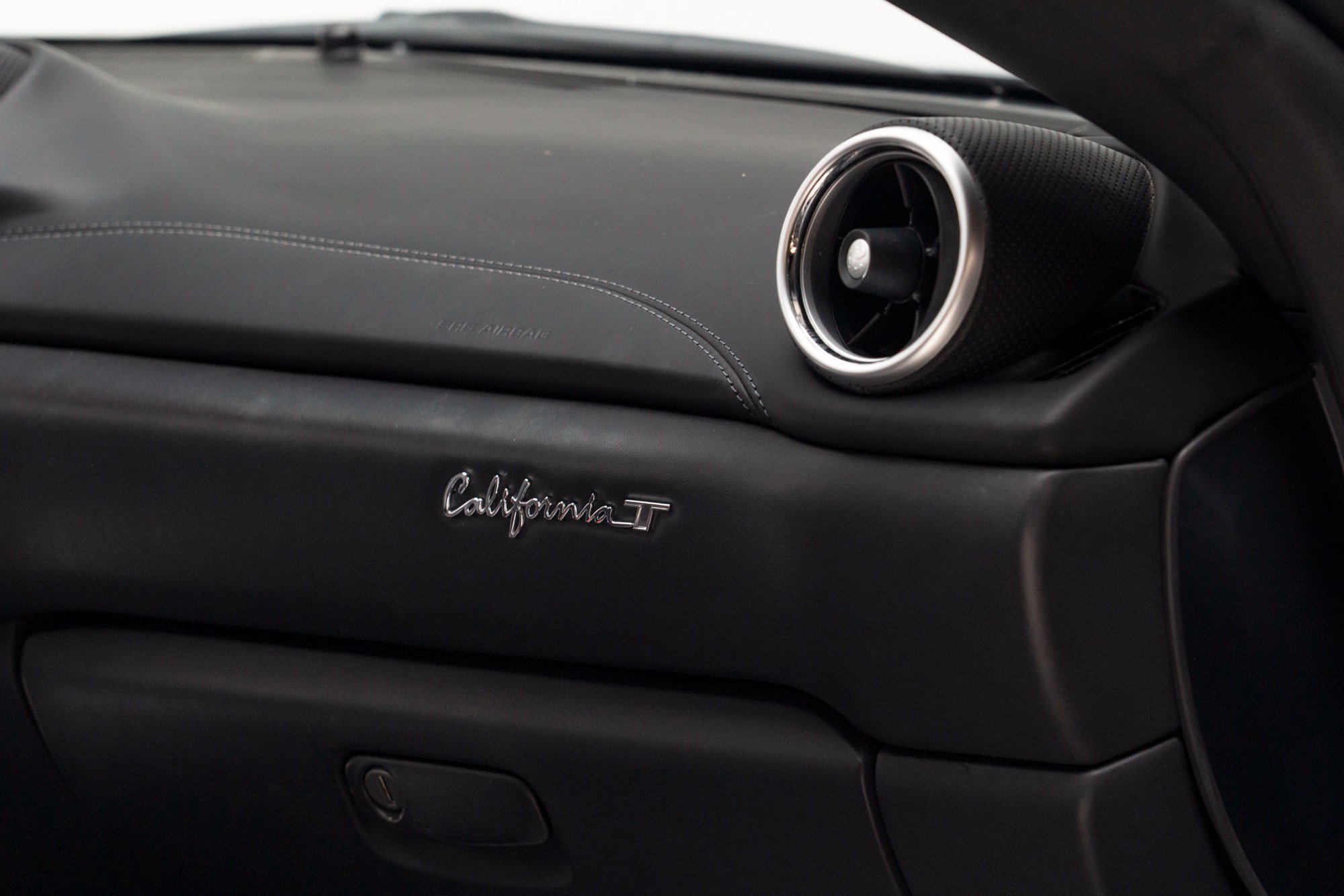 Used 2016 Ferrari California T RWD image 46