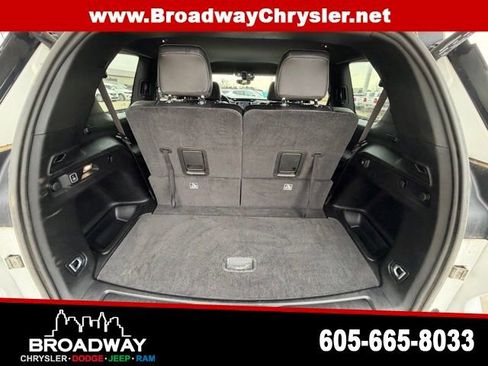 Used 2021 Jeep Grand Cherokee L Laredo image 13