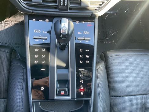 Used 2022 Porsche Macan image 21