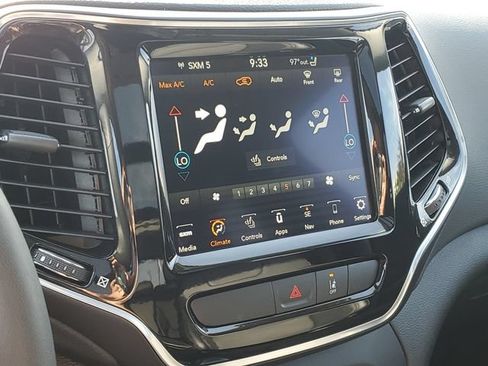 Used 2022 Jeep Cherokee Limited w/ Elite Package AWD/4WD image 16