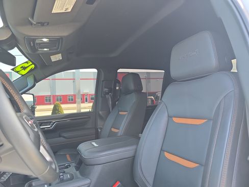 Used 2025 GMC Sierra 2500 AT4 image 13