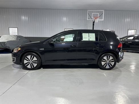 Used 2016 Volkswagen e-Golf SE image 4