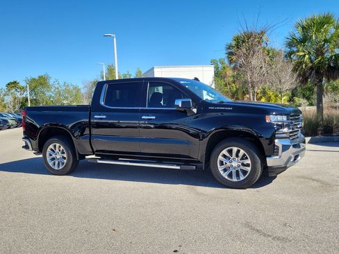 Used 2022 Chevrolet Silverado 1500 LTZ image 2
