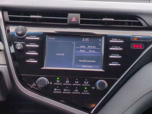 Used 2018 Toyota Camry LE image 19