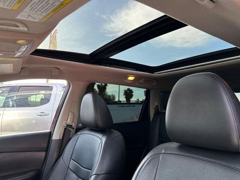 Used 2019 Nissan Rogue SL w/ Premium Package FWD image 10