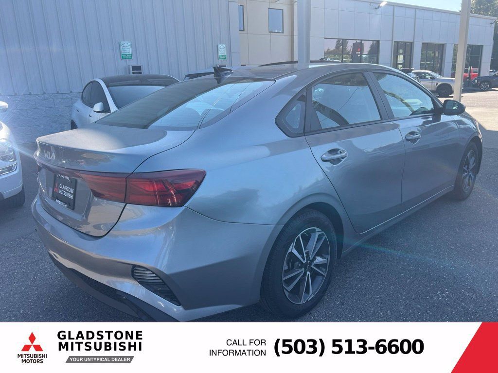 Used 2022 Kia Forte LXS FWD image 5