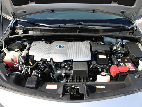 Used 2017 Toyota Prius Prime Premium w/ Preferred Accessory Package FWD image 6