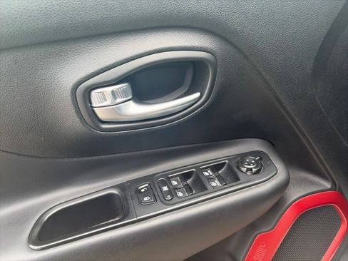 Used 2016 Jeep Renegade Trailhawk AWD/4WD image 18