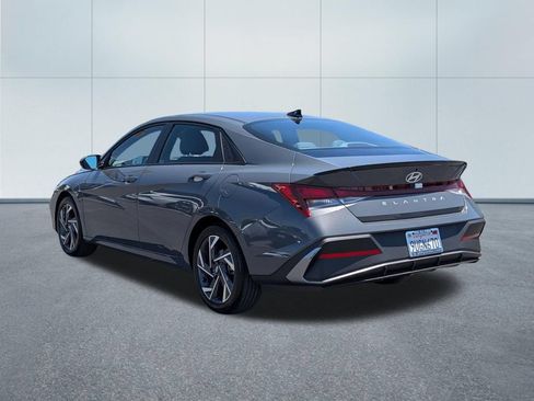Certified 2025 Hyundai Elantra Sport FWD image 4