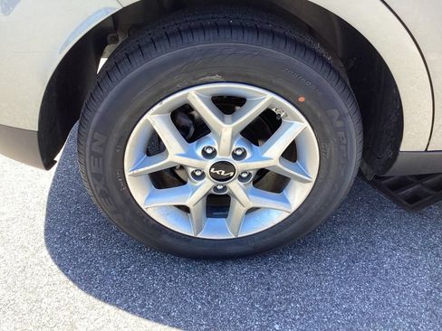 Used 2024 Kia Soul LX w/ Option Group 015 FWD image 8