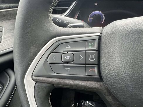 Certified 2023 Jeep Grand Cherokee Limited image 25