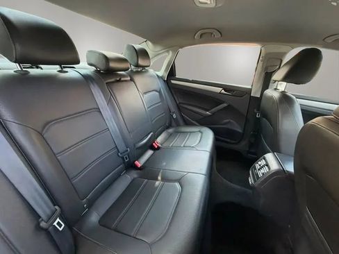 Used 2020 Volkswagen Passat 2.0T SE FWD image 19
