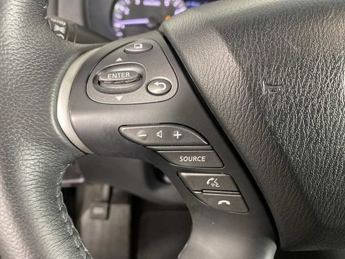 Used 2014 Nissan Pathfinder SV AWD/4WD image 16