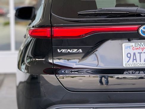Certified 2021 Toyota Venza LE AWD/4WD image 12