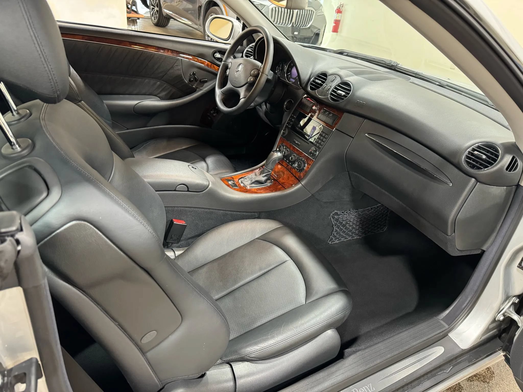 Used 2005 Mercedes-Benz CLK 320 Cabriolet image 49