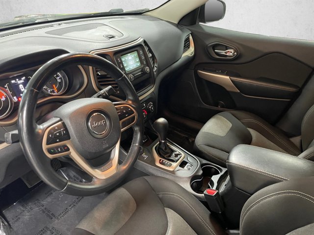 Used 2018 Jeep Cherokee Latitude w/ Altitude Package AWD/4WD image 10