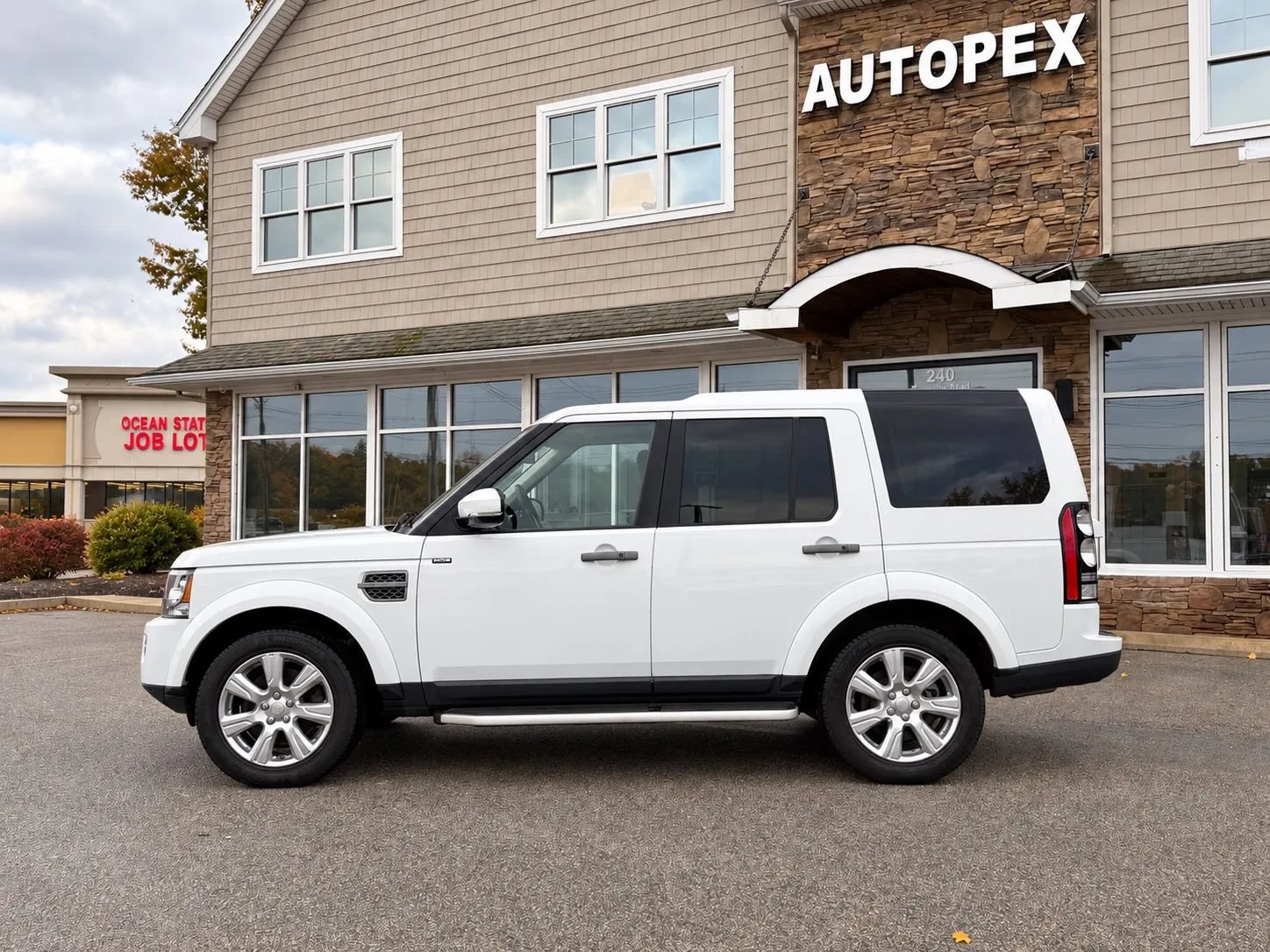 Used 2016 Land Rover LR4 HSE Silver Edition AWD/4WD image 13