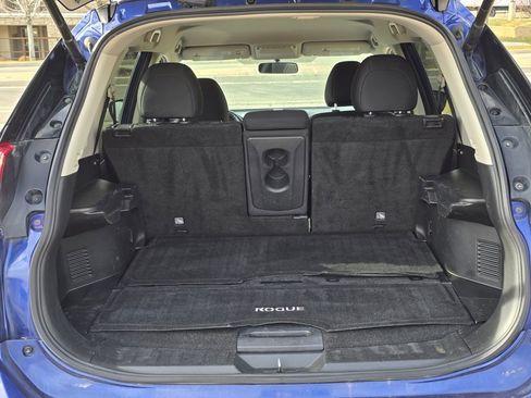 Used 2018 Nissan Rogue SV image 12