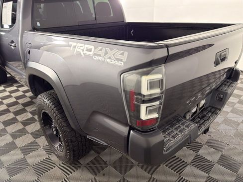 Used 2018 Toyota Tacoma TRD Off-Road AWD/4WD image 14