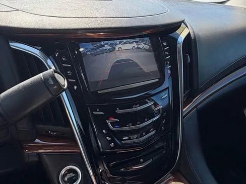 Used 2015 Cadillac Escalade ESV Luxury RWD image 12