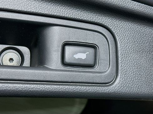 Used 2019 Honda Pilot Touring image 32
