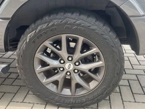 Used 2017 Ford Expedition Limited w/ Equipment Group 301A AWD/4WD image 16